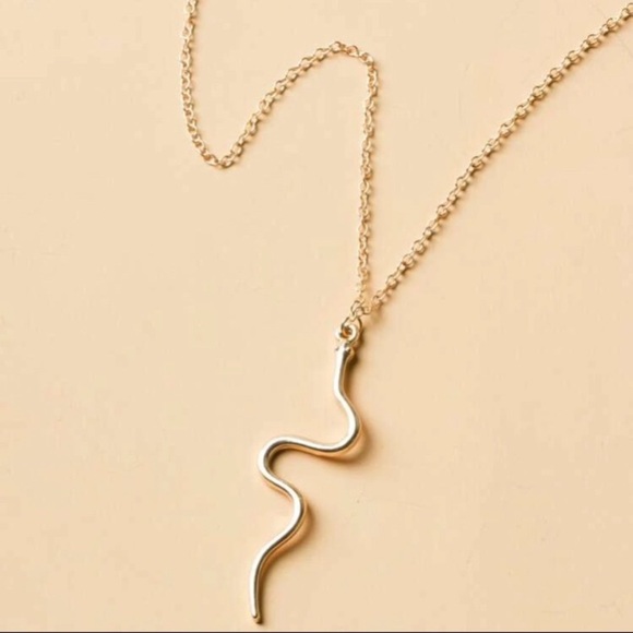 Last one! Best seller! 5 stars! Gold Snake chain necklace - Picture 5 of 5